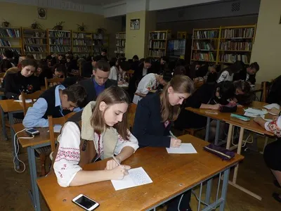 den-ukrayinskoyi-pisemnosti-ta-movi-u-shkoli